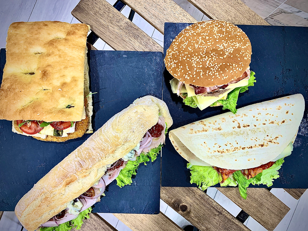 Selezione di panini, focacce e piadine
